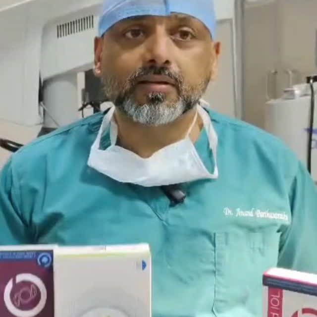 Cataract surgeryக்கு பிறகு எந்த lens bestன்னு தெரியலையா? 🤔"
இந்த வீடியோவில் டாக்டர் ஆனந்த் அவர்கள்
Monofocal, EDOF (Bifocal), Trifocal IOL லென்ஸ்களின் வித்தியாசங்களையும்,
அவற்றின் முக்கியமான நன்மைகளையும் எளிமையாக விளக்குகிறார் 👁️✨

தெளிவான தூர பார்வை வேண்டுமா?
அல்லது கண்ணாடி இல்லாமல் எல்லா தூரங்களிலும் பார்க்க வேண்டுமா?

உங்களுக்கு ஏற்ற சரியான லென்ஸ் தேர்வு செய்ய இந்த வீடியோ கண்டிப்பாக உதவும்!

👨‍⚕️ உங்கள் கண்களுக்கு சரியான முடிவு எடுக்க முன் முழுமையாக தெரிந்துகொள்ளுங்கள்.
#CataractSurgery #IOL #MonofocalLens #TrifocalLens #EDOFLens
EyeCareTamil VisionCare EyeHealthAwareness NoMoreGlasses
ClearVision Ophthalmology EyeDoctor DrAnand NethraOpticals
TamilReels MedicalReels HealthTipsTamil EyeCareTips
ChennaiDoctors HealthyVision GlassesFreeLife 👁️✨